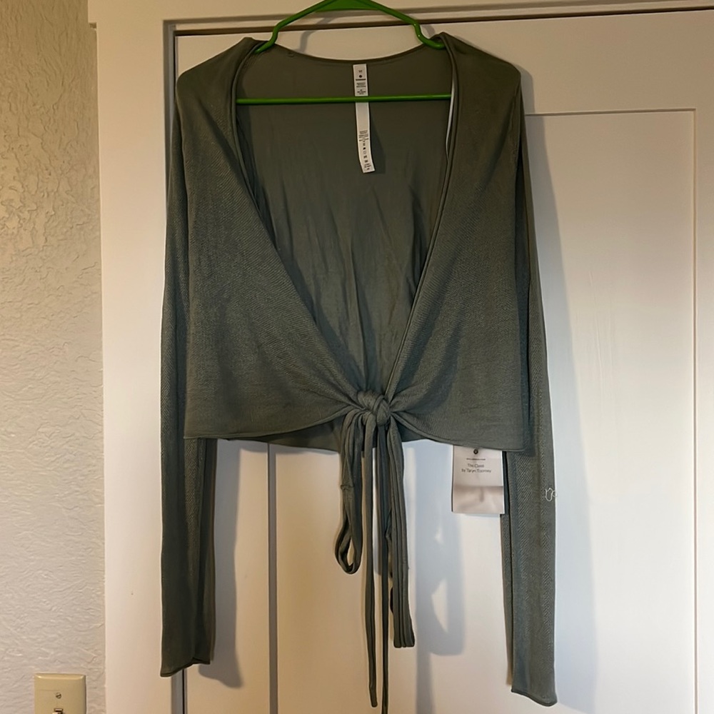 Lululemon Heart Opener Knit Wrap by Taryn Toomey! NWT size 10!